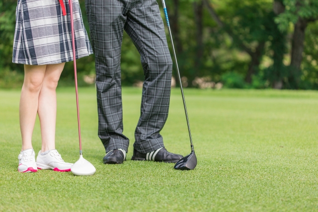 Golfer-men-and-women-on-the-golf-course