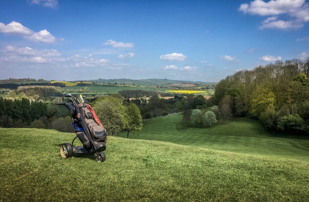 caddy-bag-on-the-hill