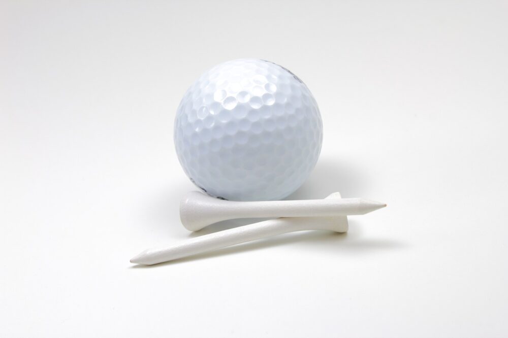 golf-ball-and-white-tee