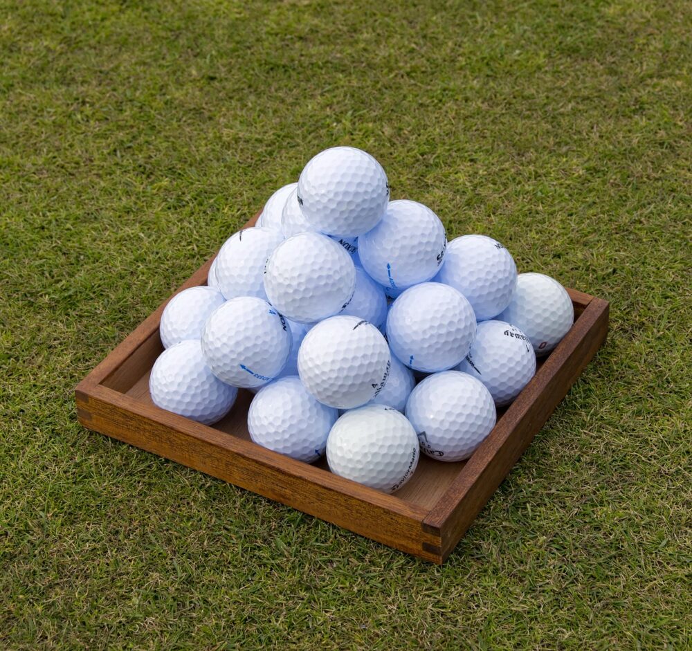 golf-balls-piled-up