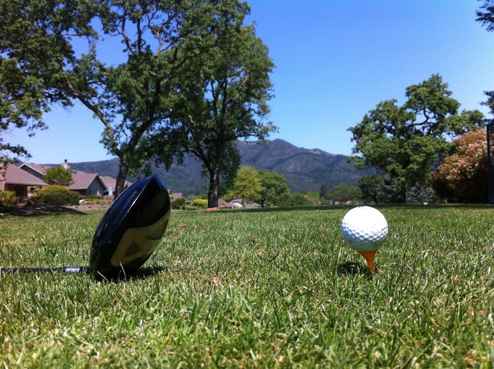 golf-club-and-ball-on-the-grass