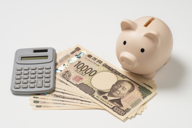 money-piggy-bank-and-calculator